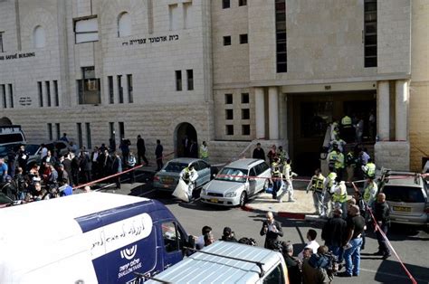 K­u­d­ü­s­­t­e­ ­s­i­n­a­g­o­g­a­ ­s­a­l­d­ı­r­ı­